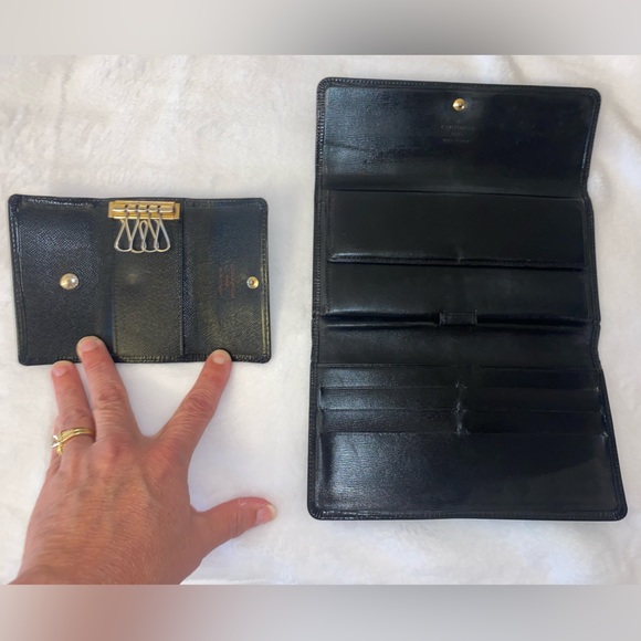 Authentic Louis Vuitton Black Epi Trifold Wallet And 4 Ring Key/Card Holder - Picture 3 of 14